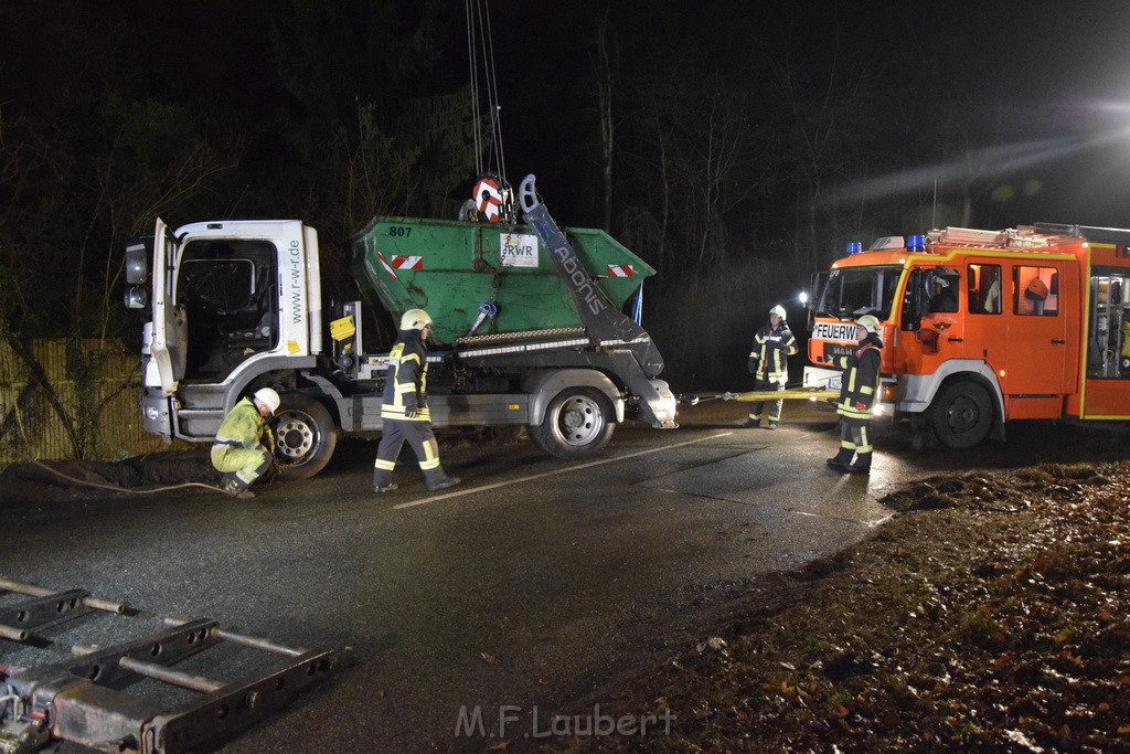 Container LKW umgestuerzt Koeln Brueck Bruecker- Dellbruecker Mauspfad P528.JPG - Miklos Laubert